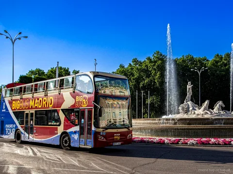 Vue depuis l'étage supérieur du Big Bus Madrid pendant la visite