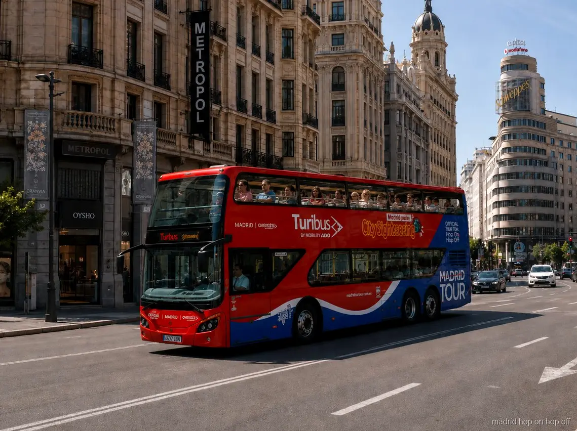 Arrêt du bus City Sightseeing Madrid près de la Plaza Mayor