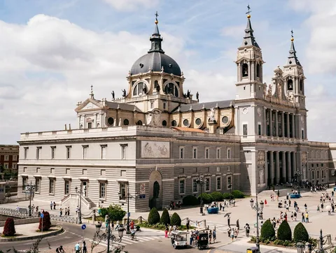 Fermata Madrid City Tour vicino al Palazzo Reale