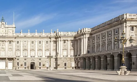 Entrada de acceso rápido al Palacio Real de Madrid
